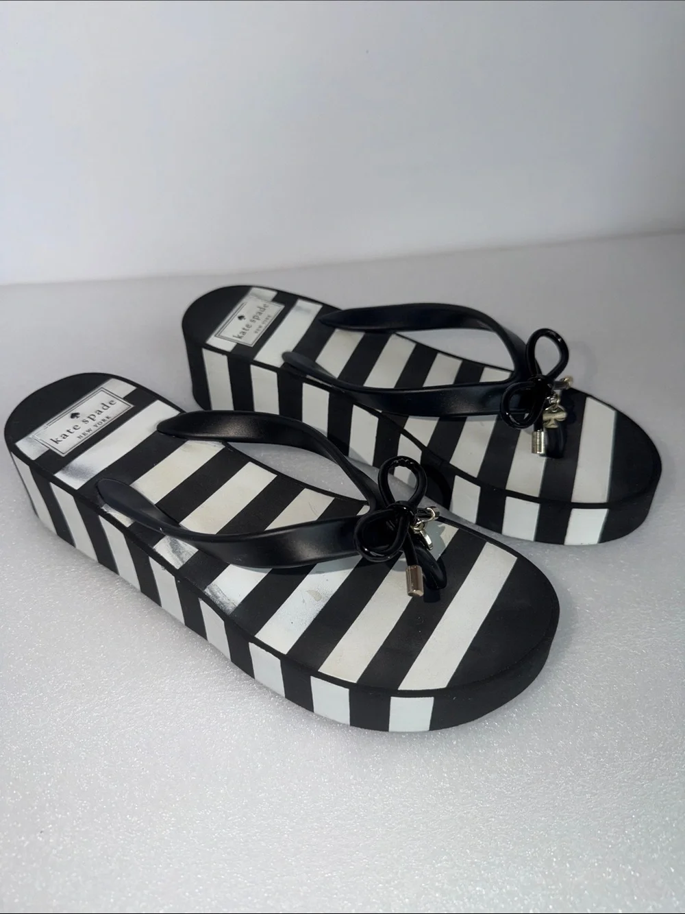 KATE SPADE Rhett Black White Striped Bow Platform Flip Flop Sandals Size 8